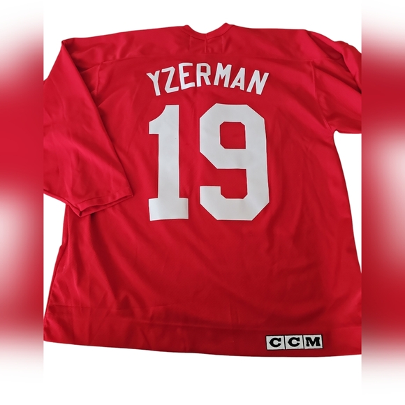 Vintage CCM NHL Detroit Red Wings Jersey Center Ice Men's XL YZERMAN 19 - Picture 2 of 12